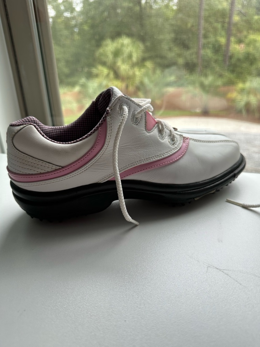 Women’s FootJoy white and pink golf shoes size 7